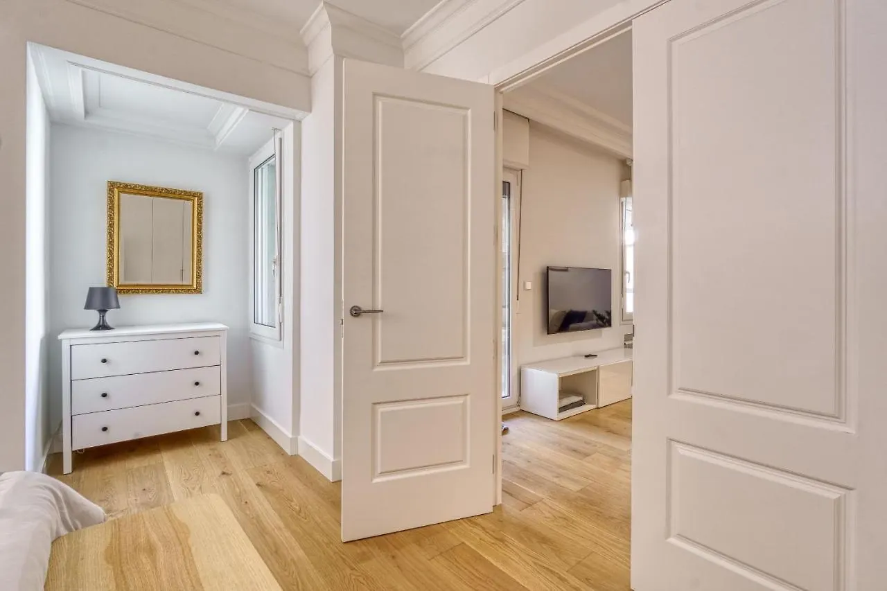 Monthly Triunfo By Sweet Home San Sebastián 0*,  Spagna